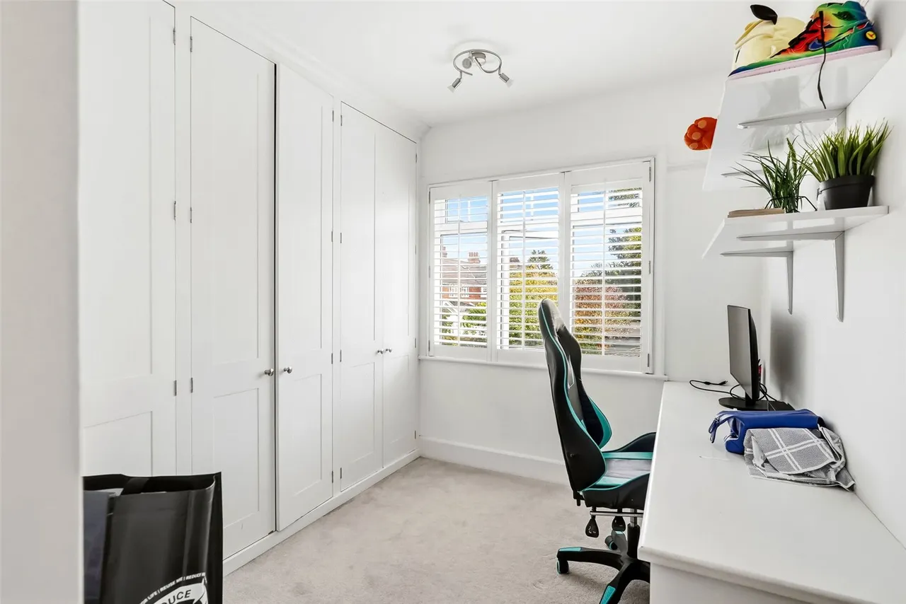 Uxbridge Road, Hampton Hill, TW12 1AY, photo 11