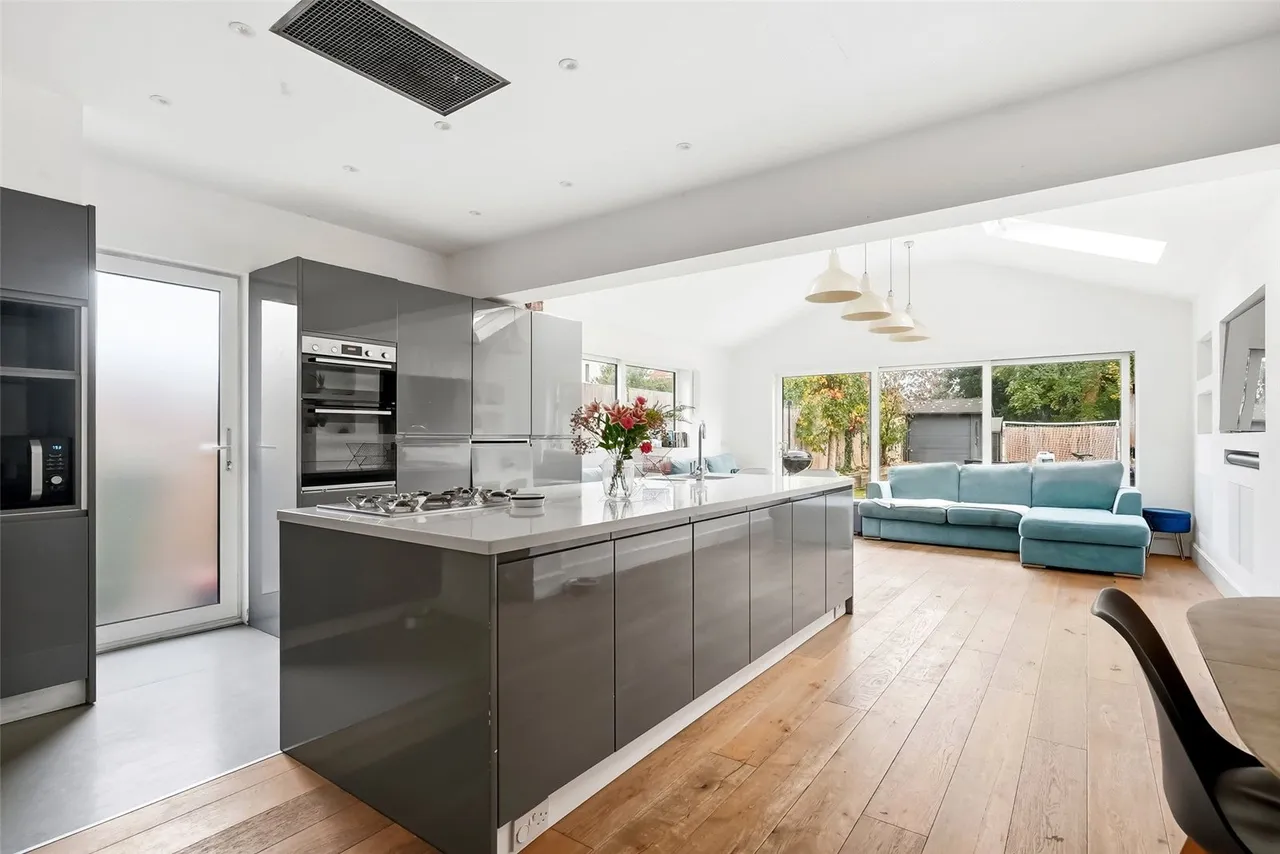 Uxbridge Road, Hampton Hill, TW12 1AY, photo 4