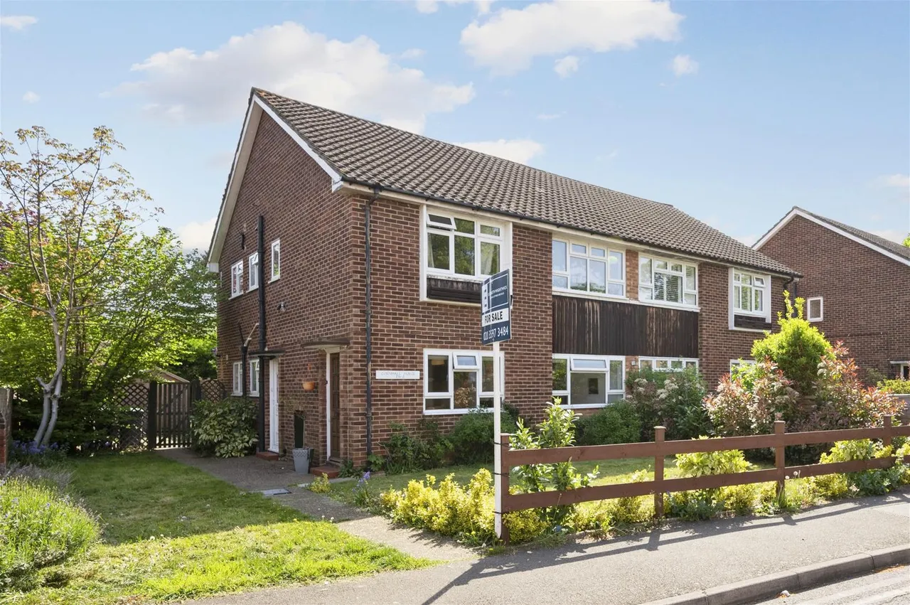 2 bed flat for sale — Poplar Grove, New Malden KT3 3DD