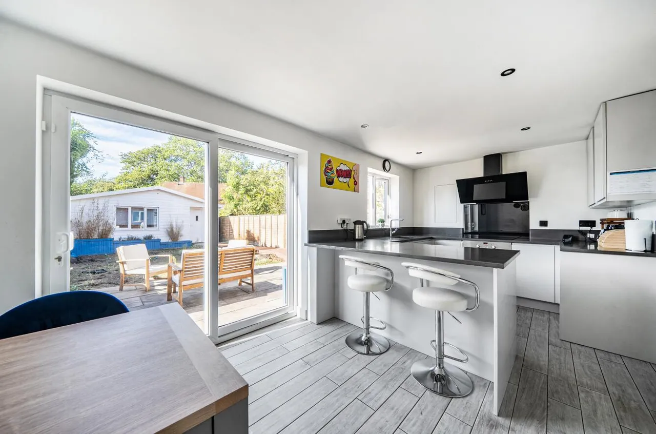 Green Farm Road, Bagshot, photo 7