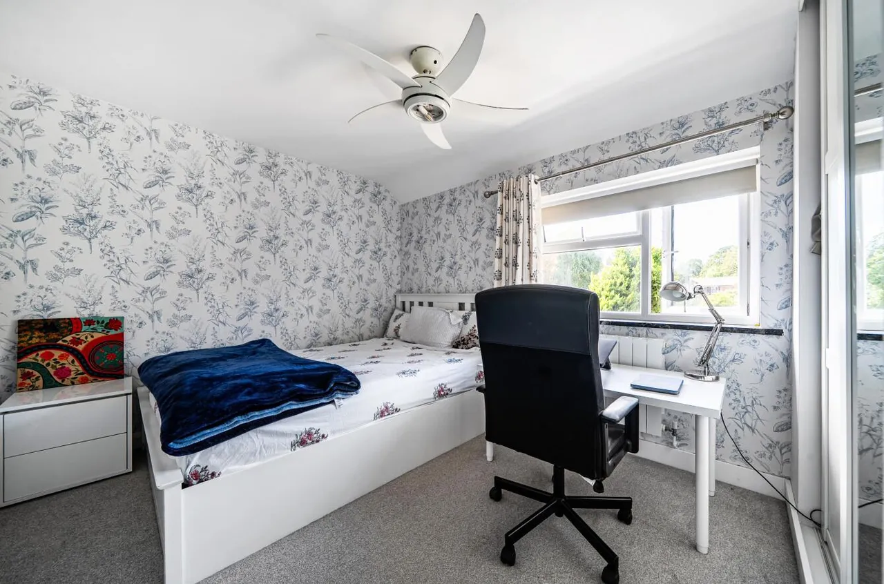 Green Farm Road, Bagshot, photo 10