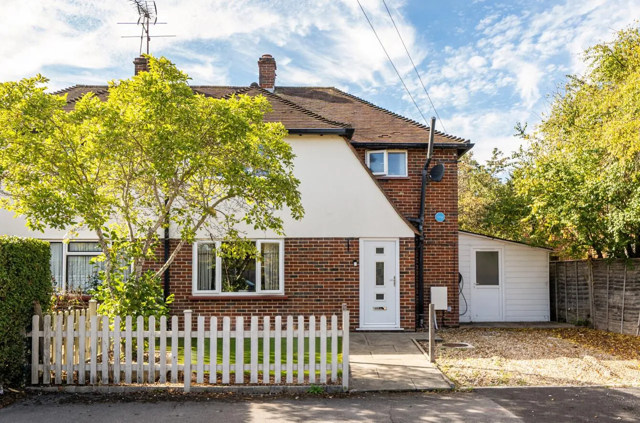 Green Farm Road, Bagshot, photo 18