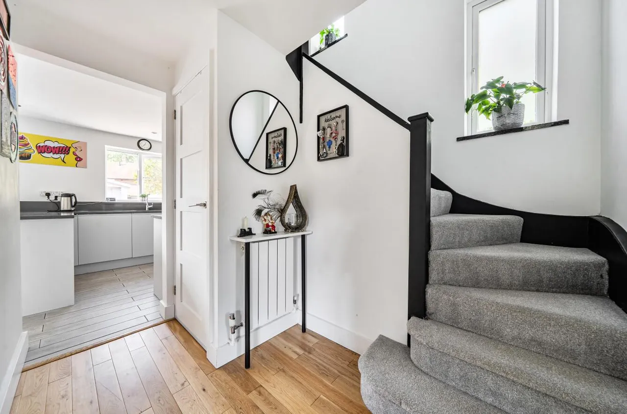 Green Farm Road, Bagshot, photo 17