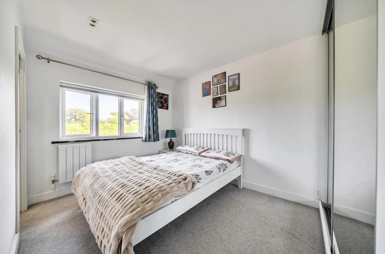 Green Farm Road, Bagshot, photo 16