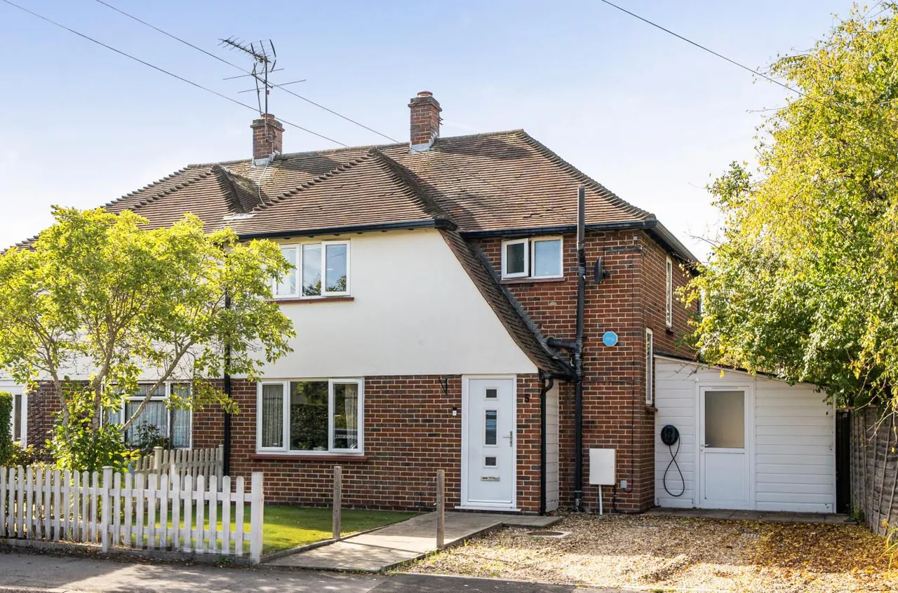 3 bed house for sale, Green Farm Road, Bagshot