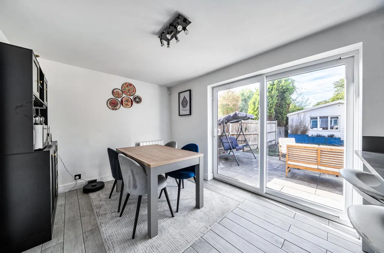 Green Farm Road, Bagshot, photo 19