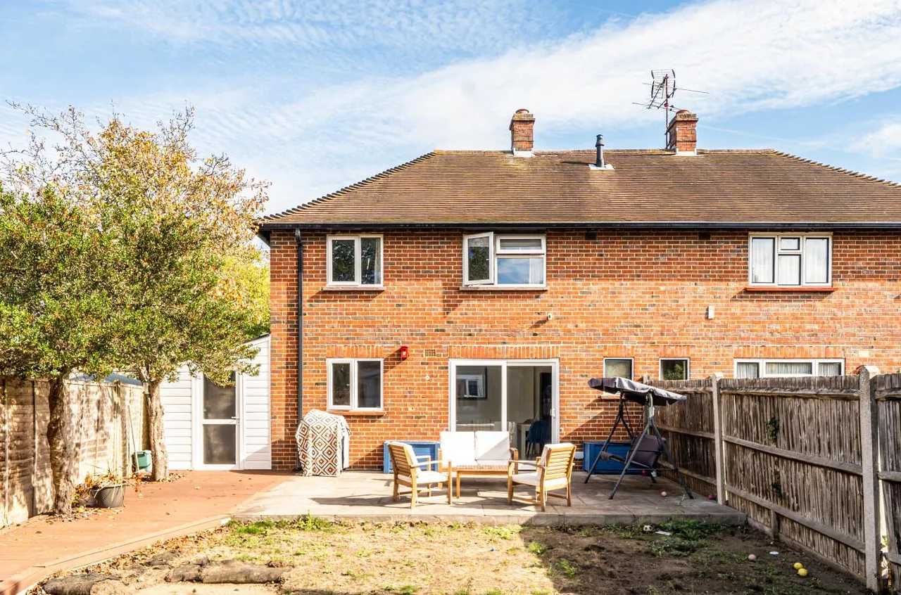 Green Farm Road, Bagshot, photo 12