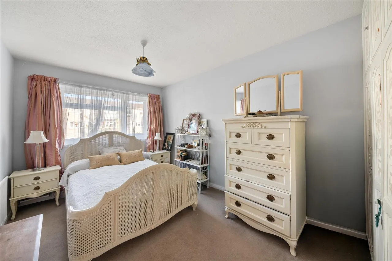 Damsonwood Road, Southall, photo 4