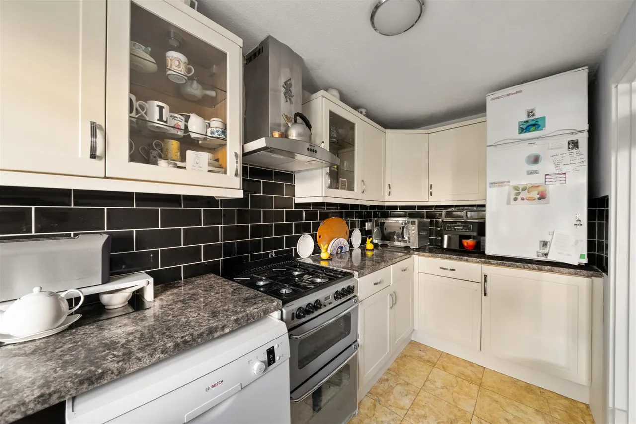 Damsonwood Road, Southall, photo 3