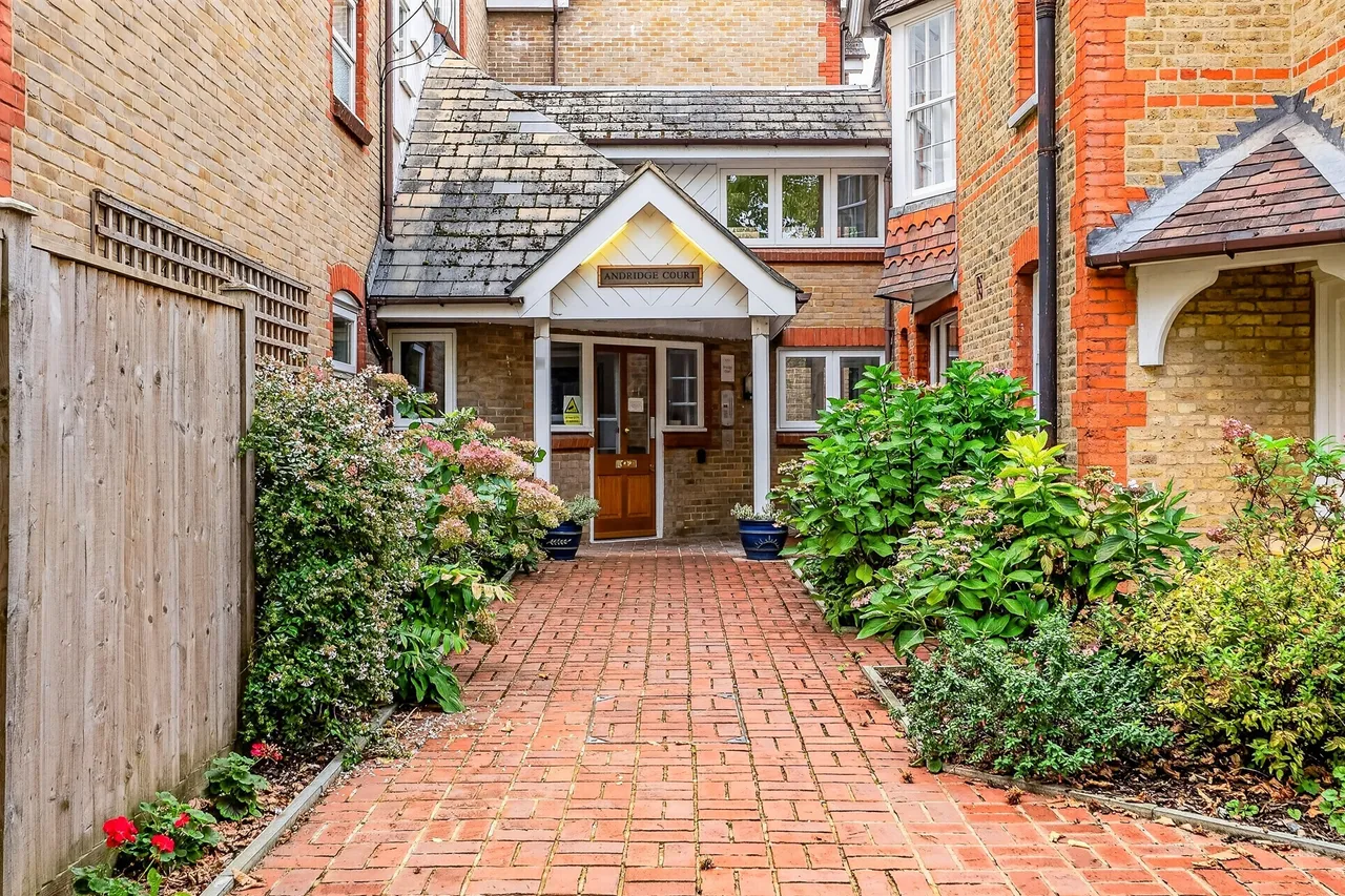 1 bed flat for sale, Church Lane, London, SW19