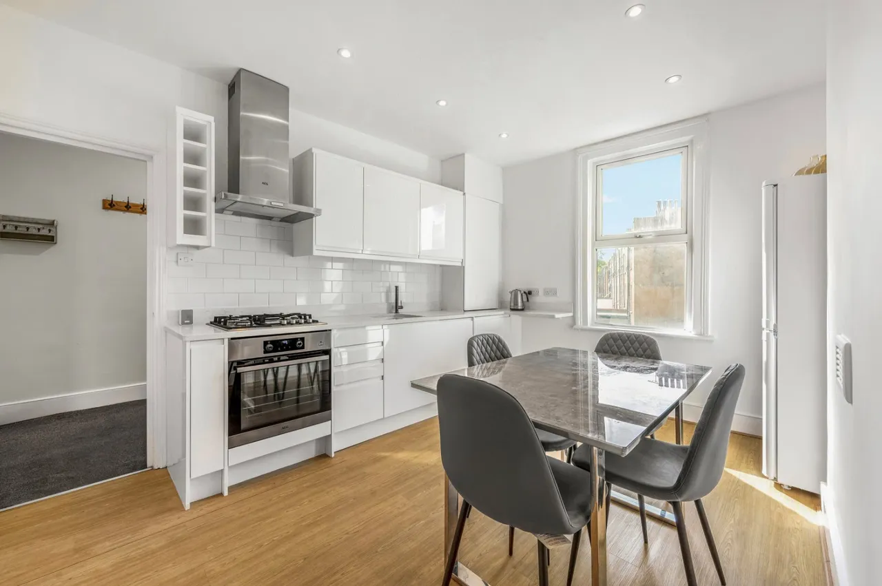 2 bed flat for sale, Newington Green Road, Islington, N1