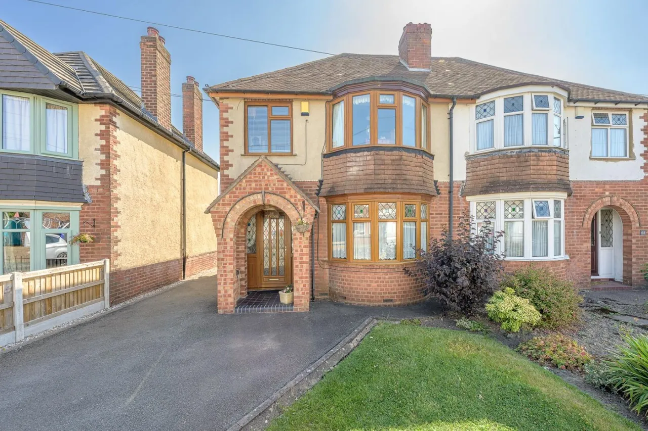 3 bed house for sale — Claremont Road, Sedgley