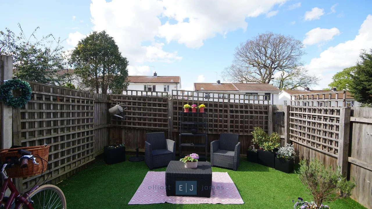 Abbess Terrace, Loughton, photo 4
