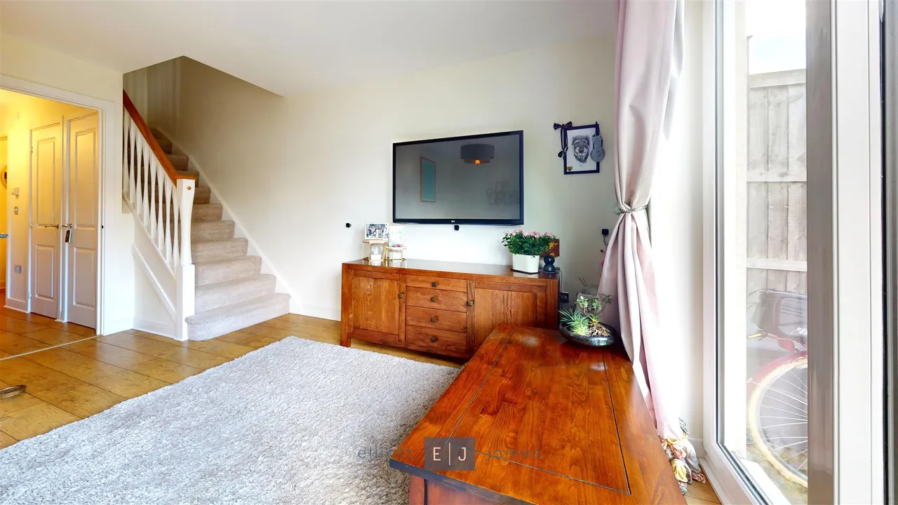 Abbess Terrace, Loughton, photo 8