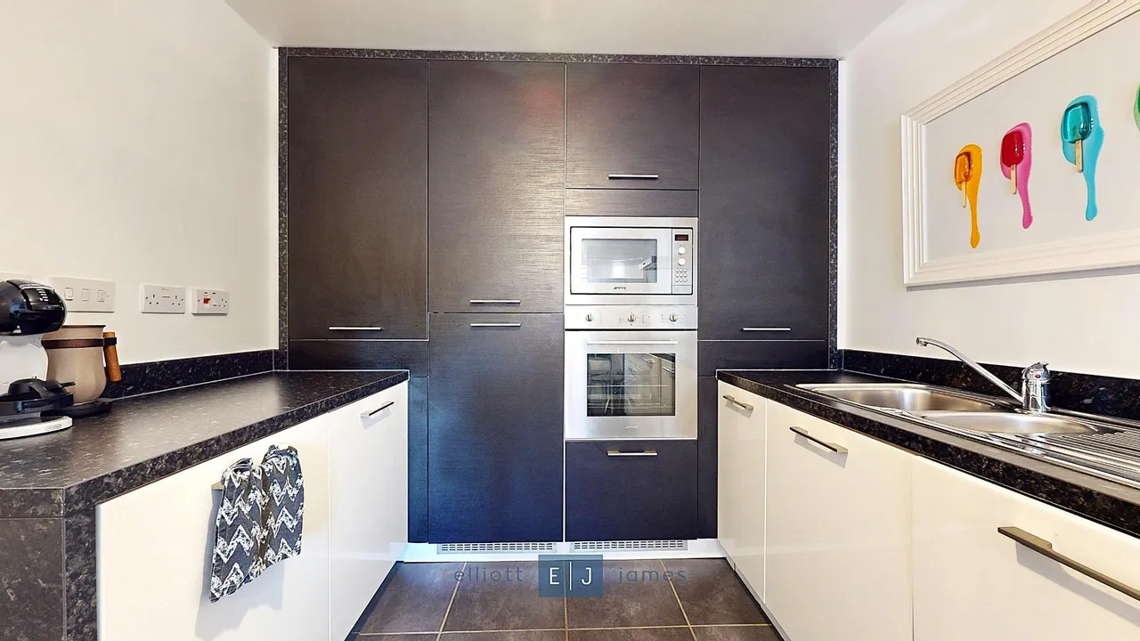 Abbess Terrace, Loughton, photo 2