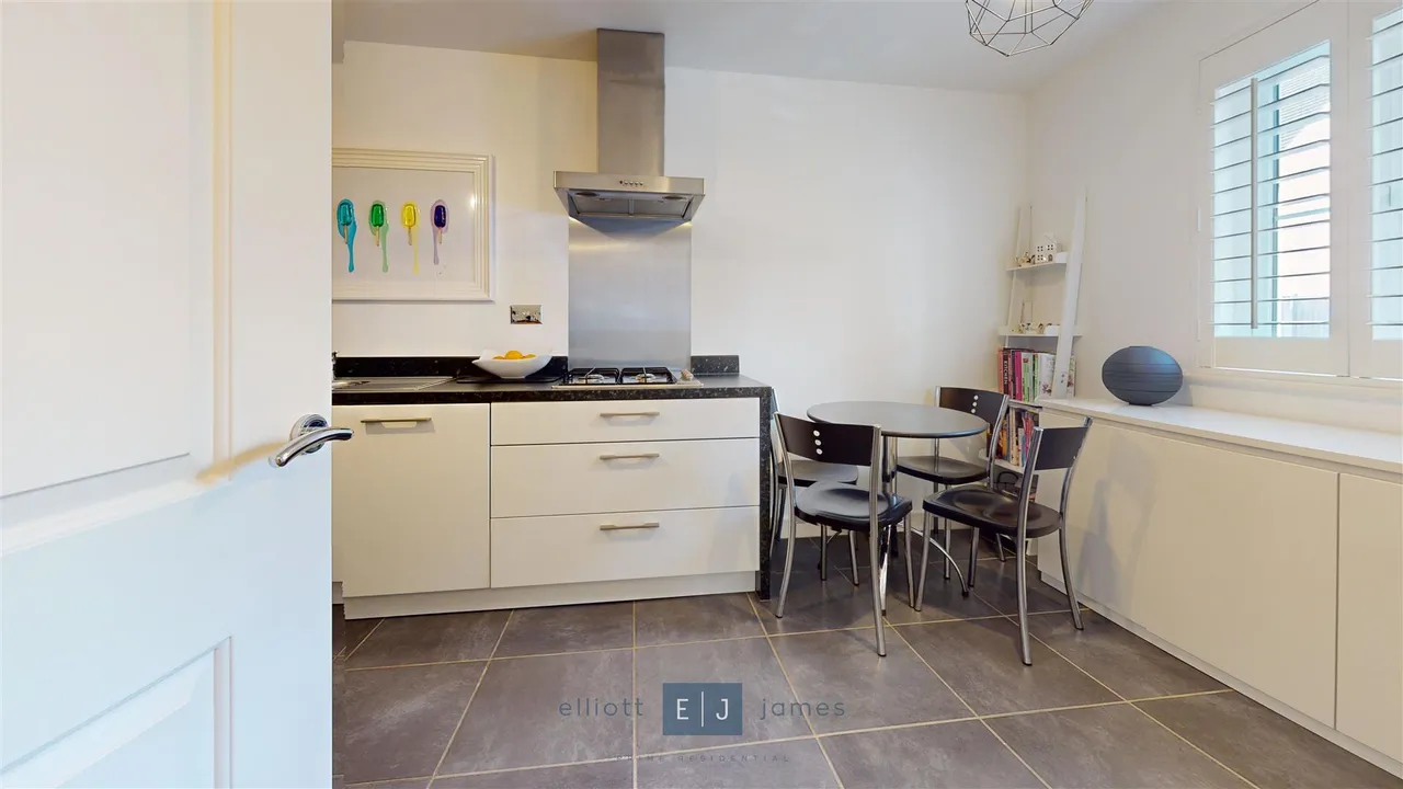 Abbess Terrace, Loughton, photo 6