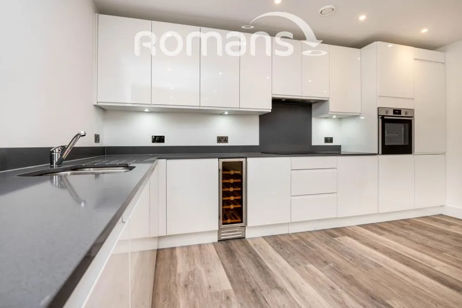 2 bed flat to rent, Lyon Way, Frimley, GU16