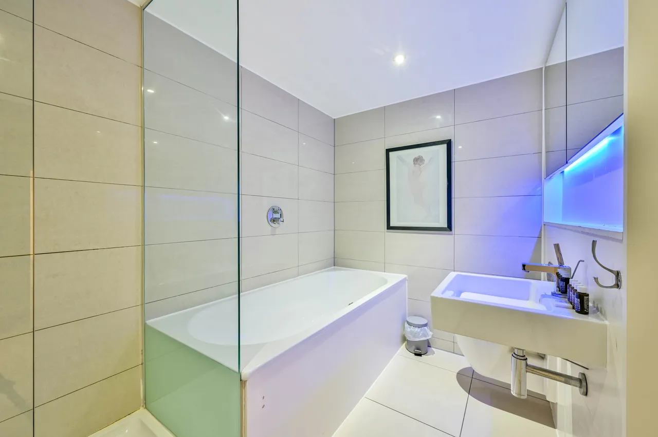 London, SW18, photo 21