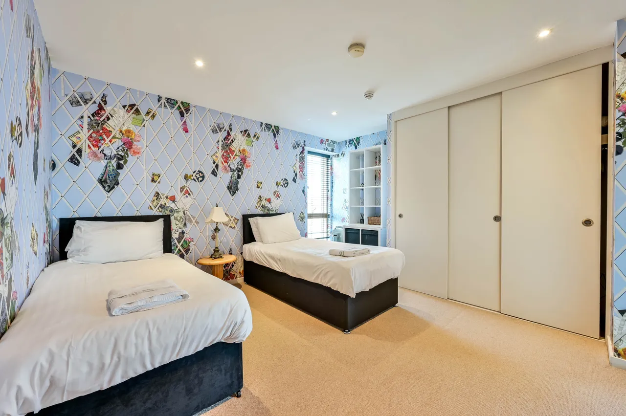London, SW18, photo 26