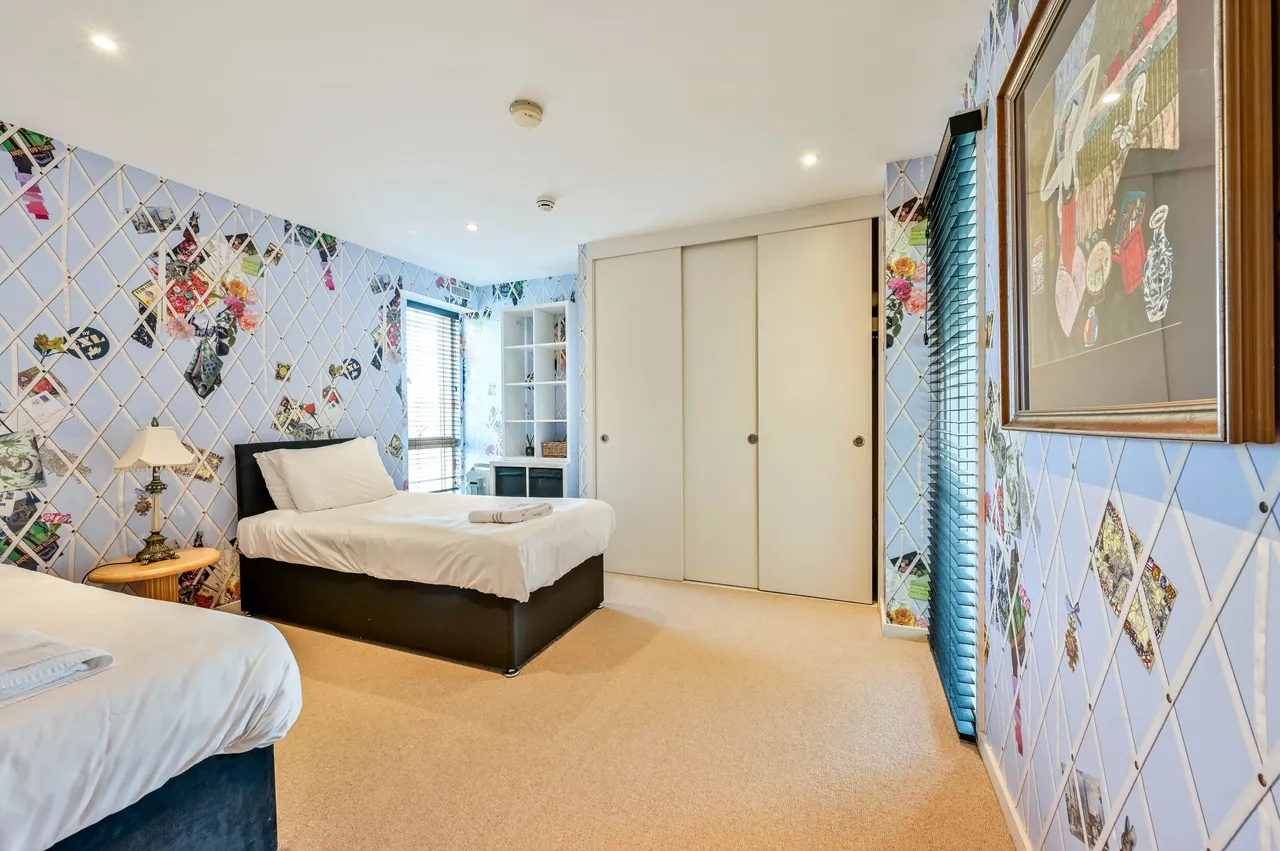 London, SW18, photo 29