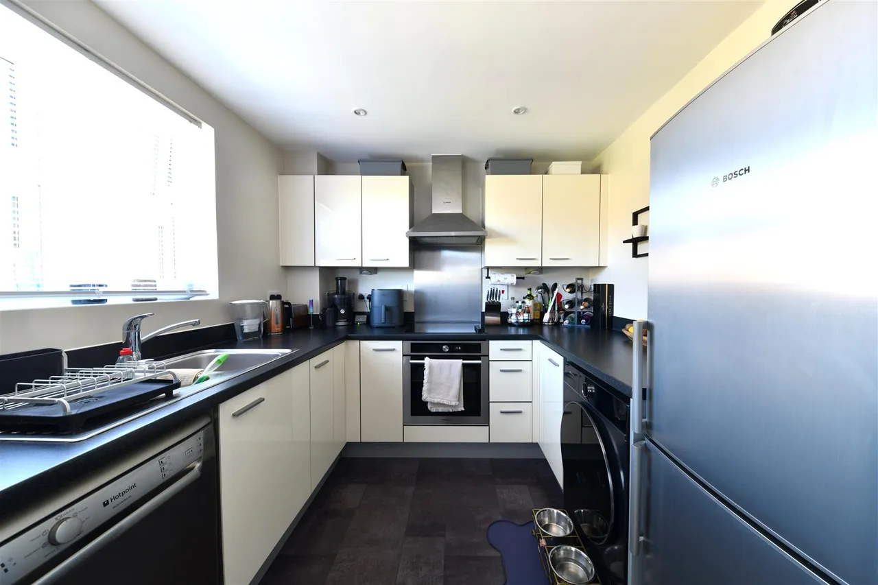 Gray Court, Stevenage, SG1 3UH, photo 6