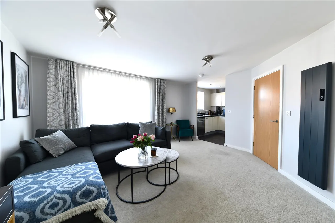 Gray Court, Stevenage, SG1 3UH, photo 5