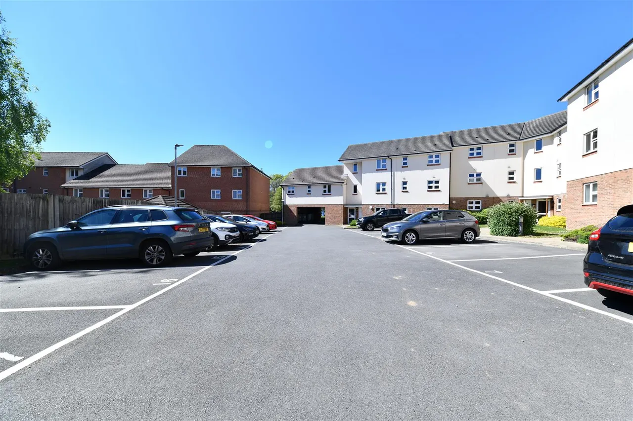 Gray Court, Stevenage, SG1 3UH, photo 20