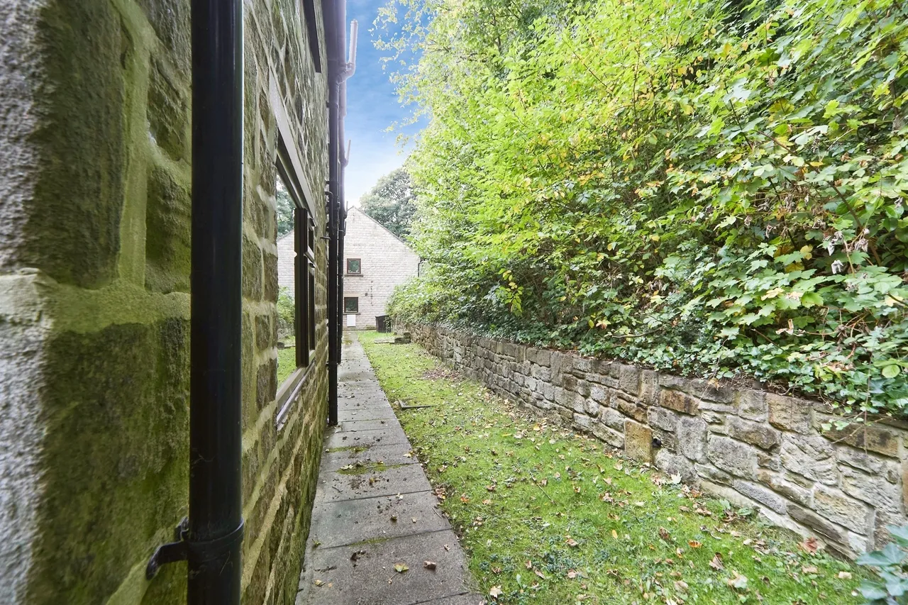 Bolton Grange, Yeadon, LS19, photo 9
