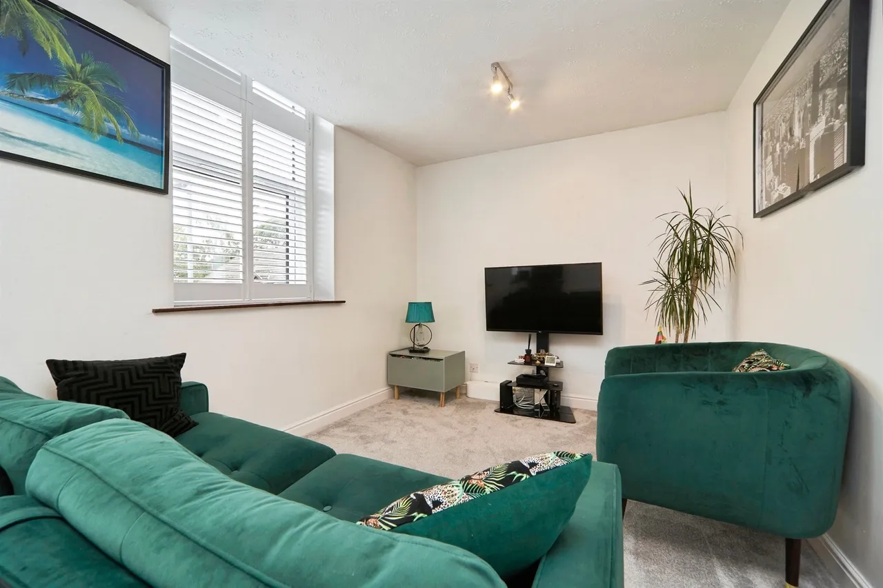Bolton Grange, Yeadon, LS19, photo 2