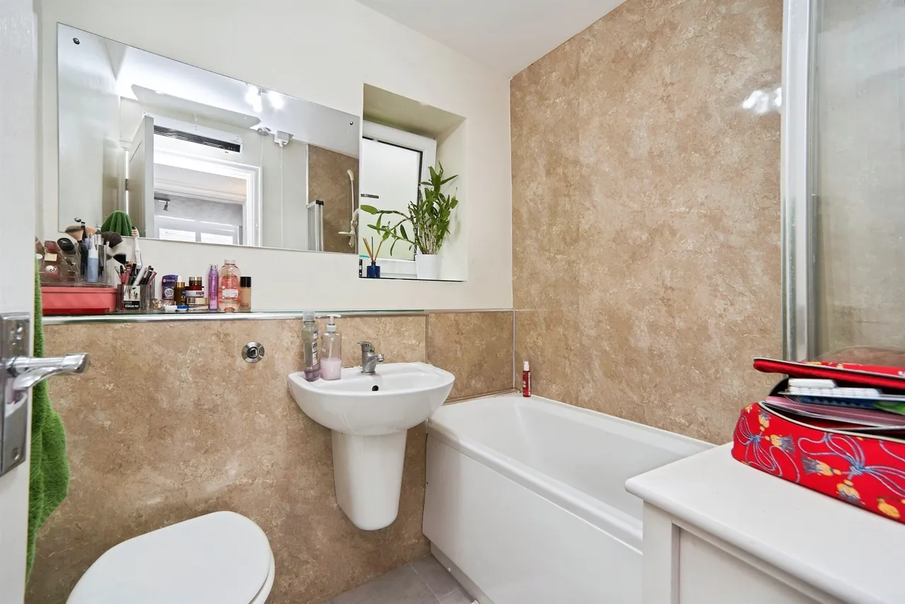 Bolton Grange, Yeadon, LS19, photo 4