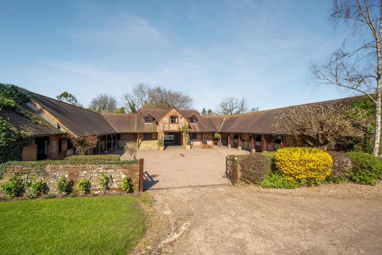 Sheepcote Dell Road, Holmer Green, HP15, photo 3