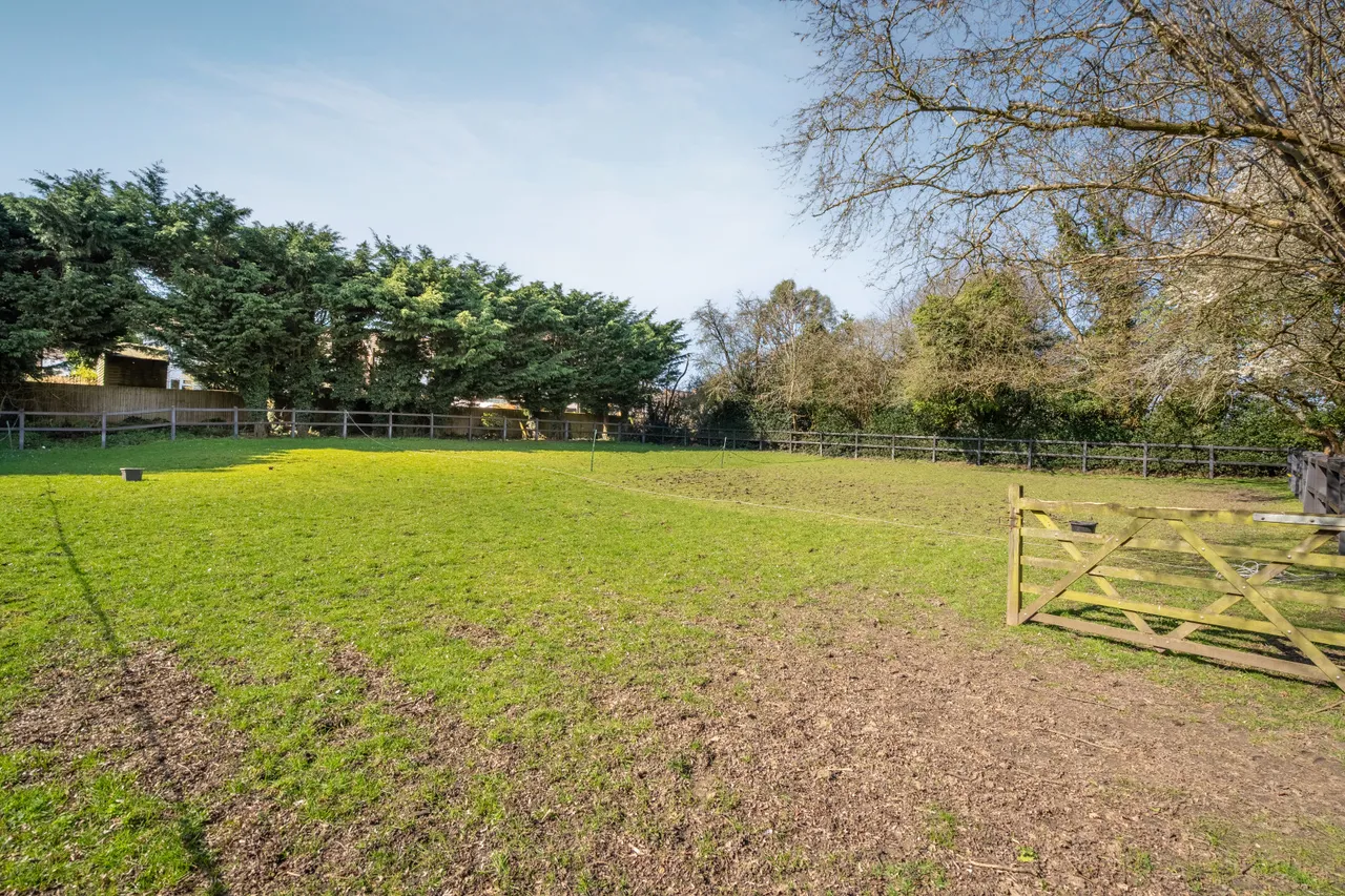 Sheepcote Dell Road, Holmer Green, HP15, photo 11