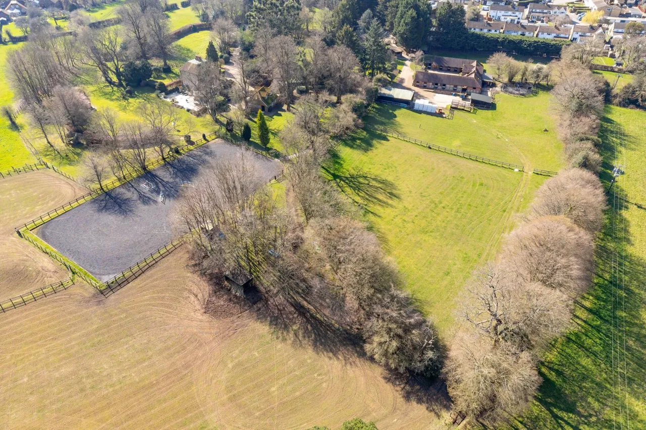 7 bed house for sale, Sheepcote Dell Road, Holmer Green, HP15