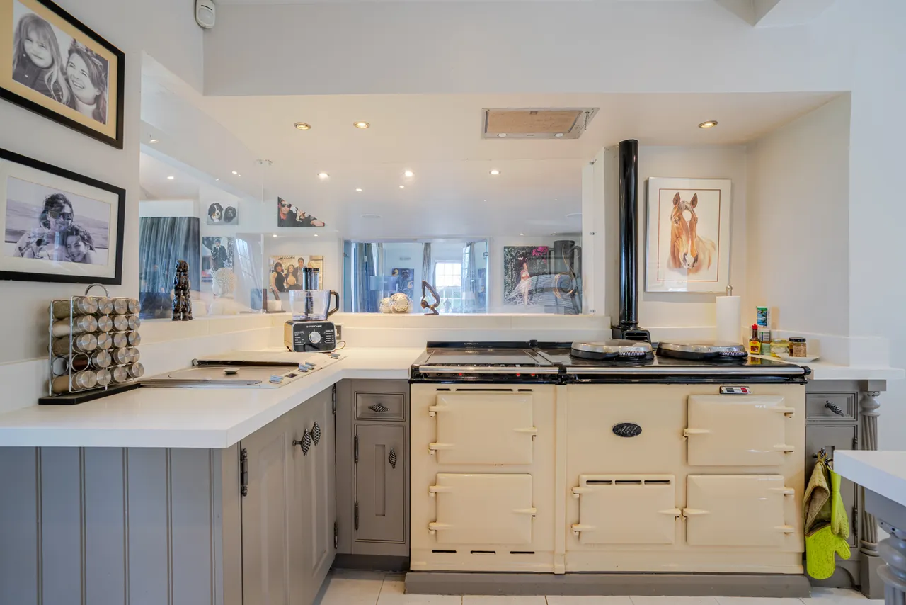Sheepcote Dell Road, Holmer Green, HP15, photo 30