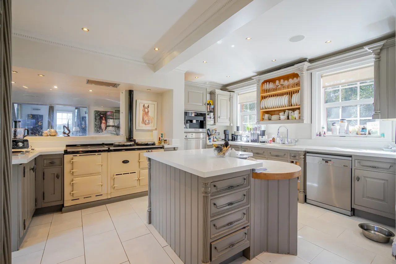 Sheepcote Dell Road, Holmer Green, HP15, photo 29