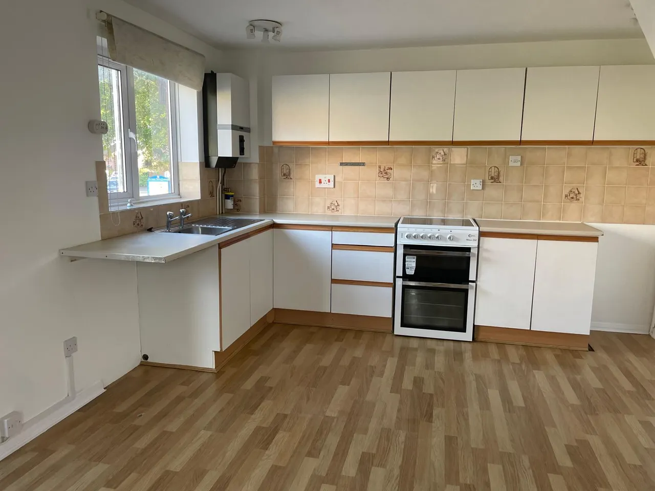 Oamaru Way, Devizes, SN10, photo 2