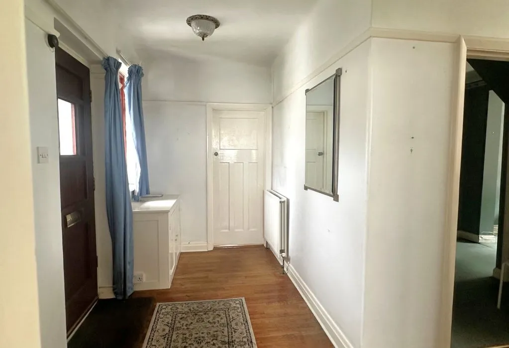 Riddlesdown Avenue, Purley CR8 1JJ, photo 4