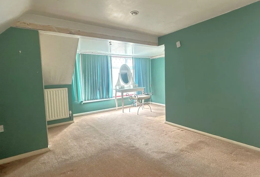 Riddlesdown Avenue, Purley CR8 1JJ, photo 12