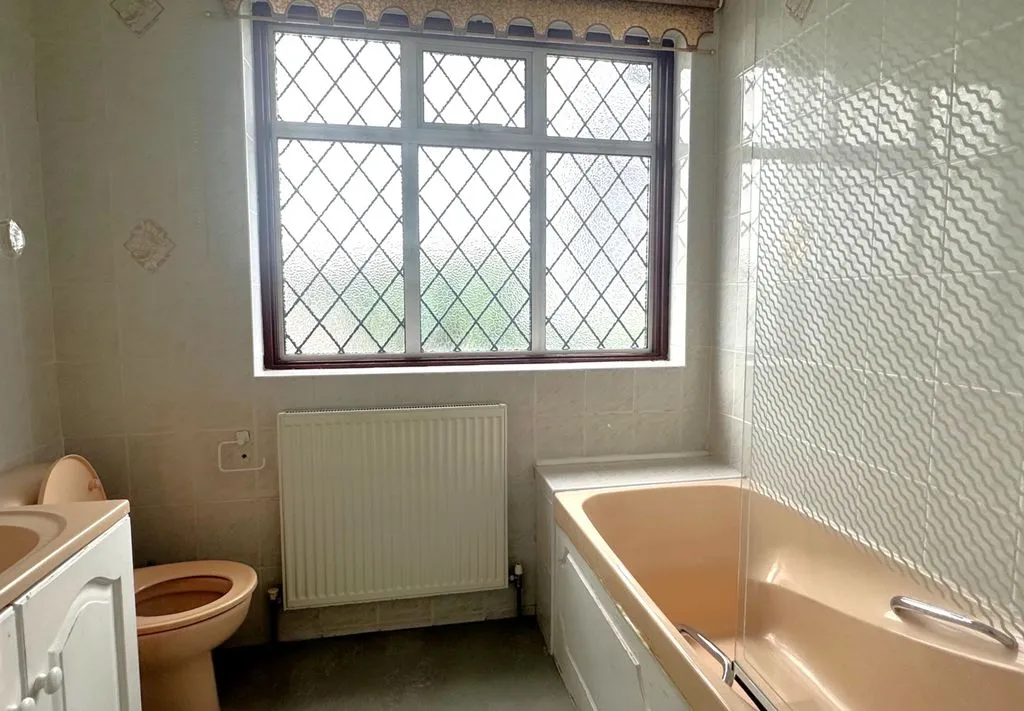 Riddlesdown Avenue, Purley CR8 1JJ, photo 3