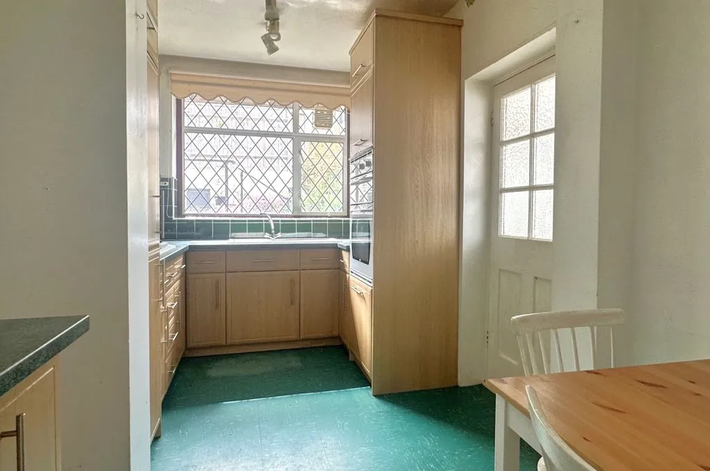 Riddlesdown Avenue, Purley CR8 1JJ, photo 8