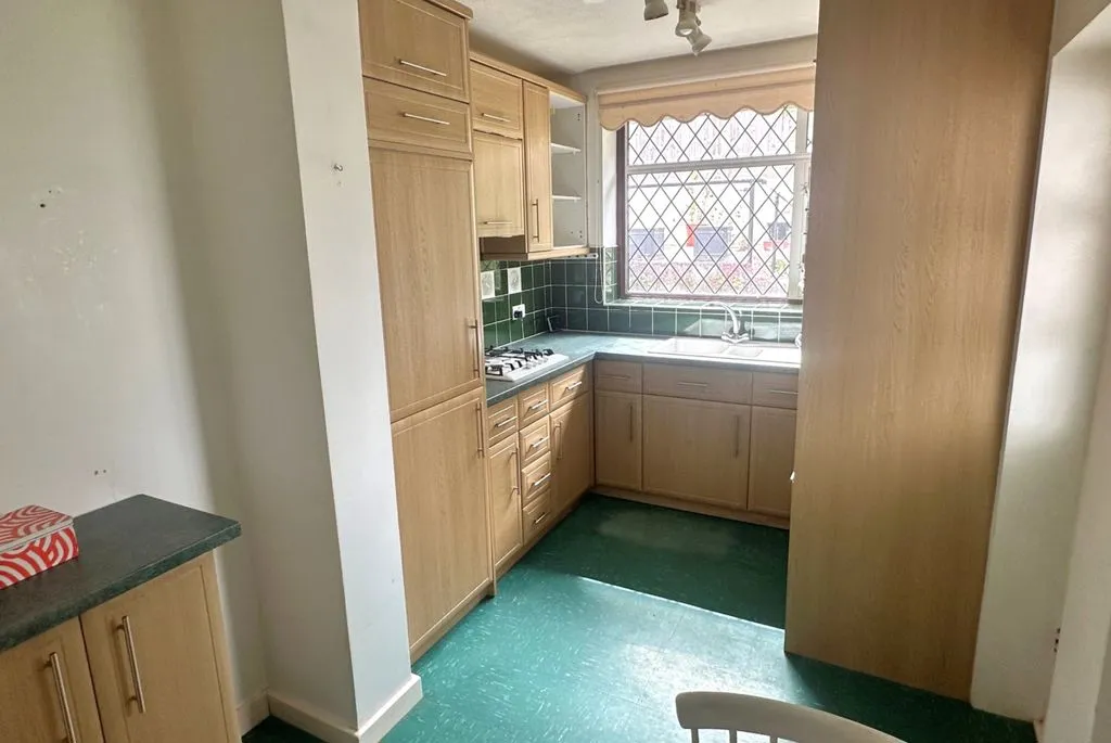 Riddlesdown Avenue, Purley CR8 1JJ, photo 9