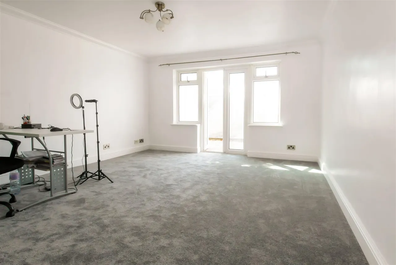 Oakcroft Gardens, Littlehampton, photo 2