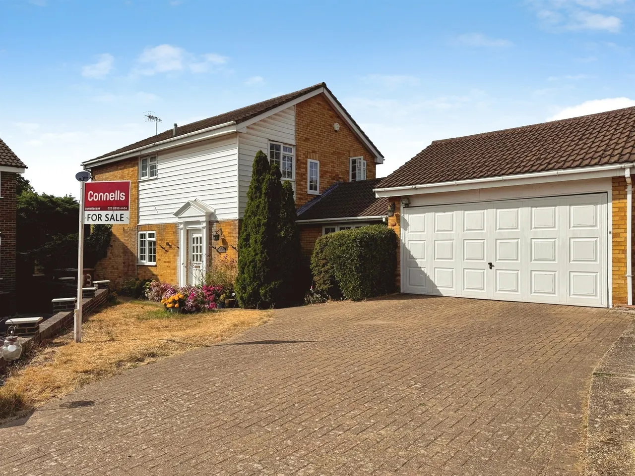 4 bed house for sale — St Leonards Close, Bushey