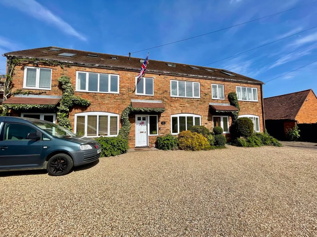 1 bed room to rent — Wycombe Lane Wooburn Green, High Wycombe HP10 0HE