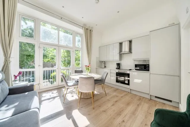 1 bed flat for sale, Holland Road, London, W14