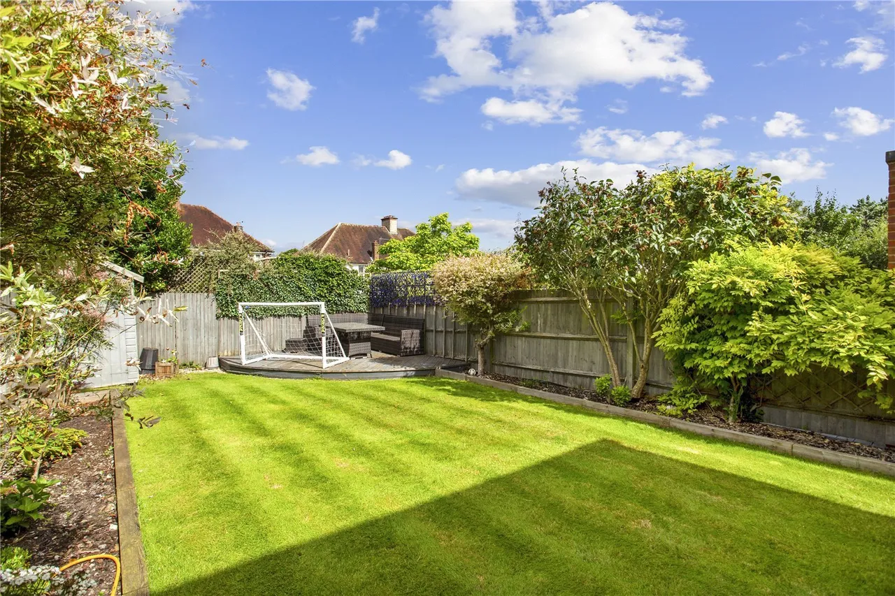 Poplar Close, Epsom, KT17, photo 14