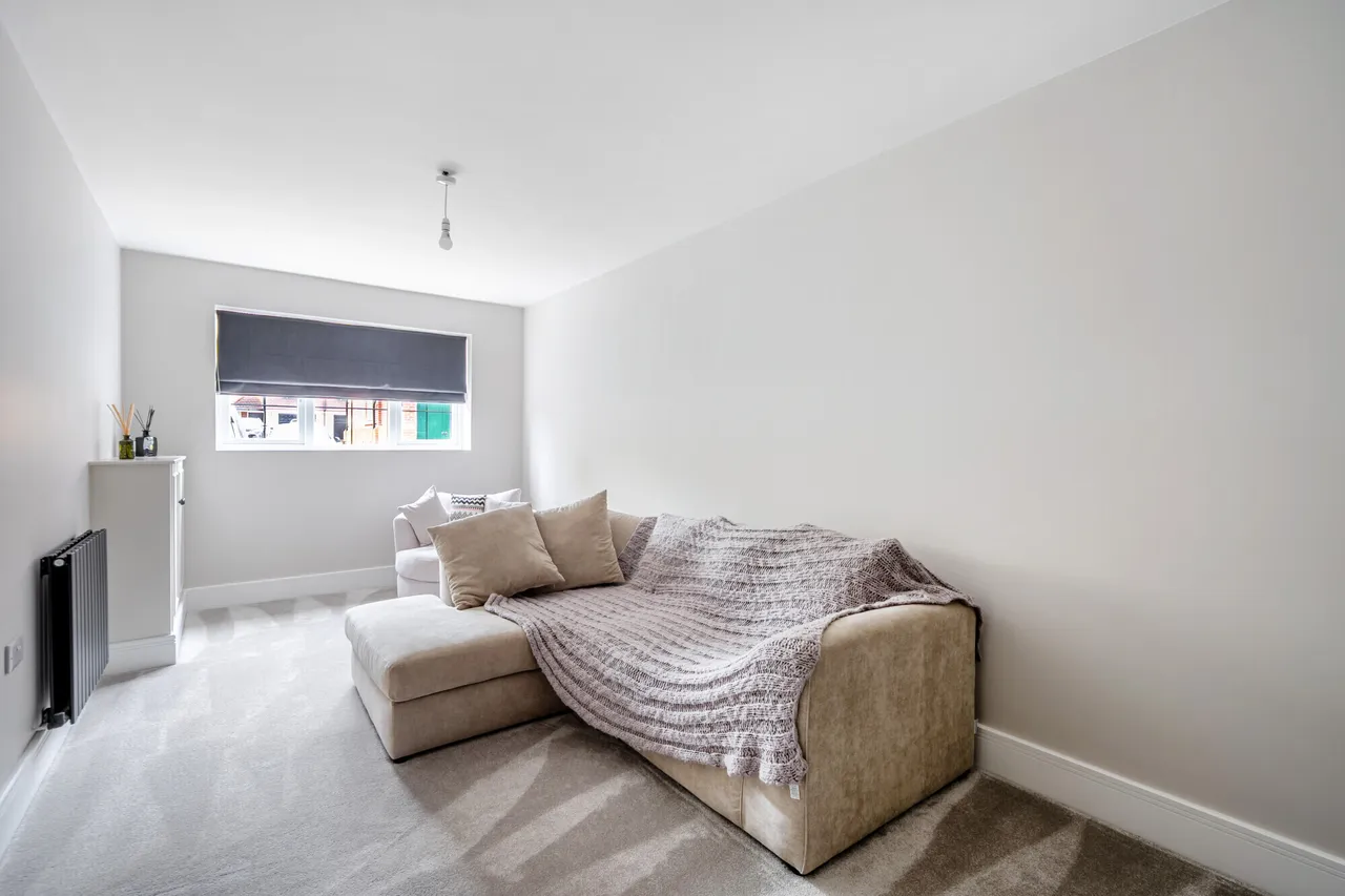 Poplar Close, Epsom, KT17, photo 4