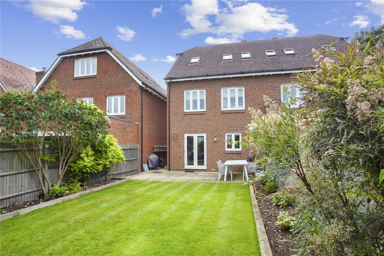 Poplar Close, Epsom, KT17, photo 13