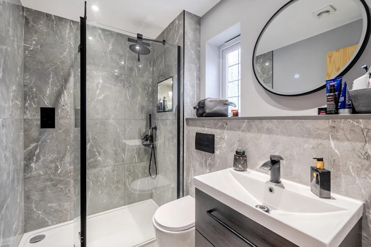 Poplar Close, Epsom, KT17, photo 9