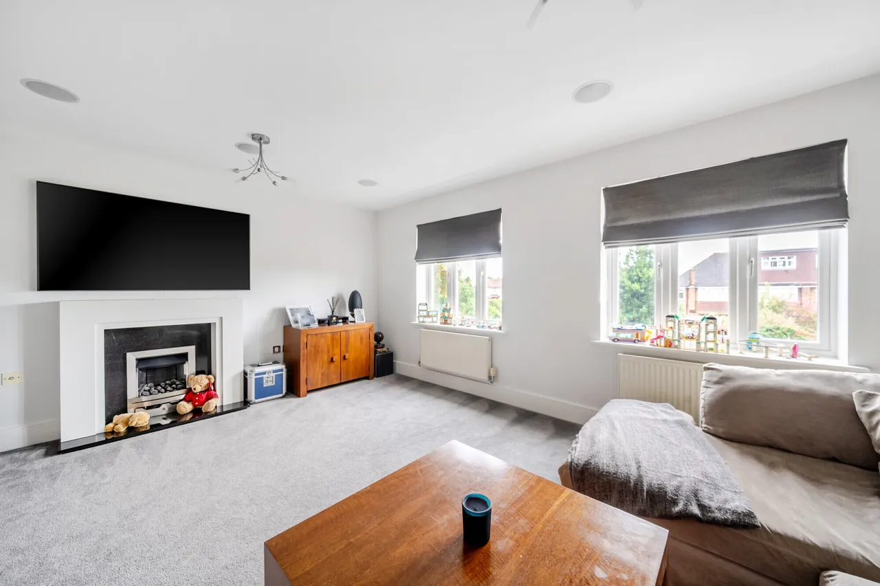 Poplar Close, Epsom, KT17, photo 2